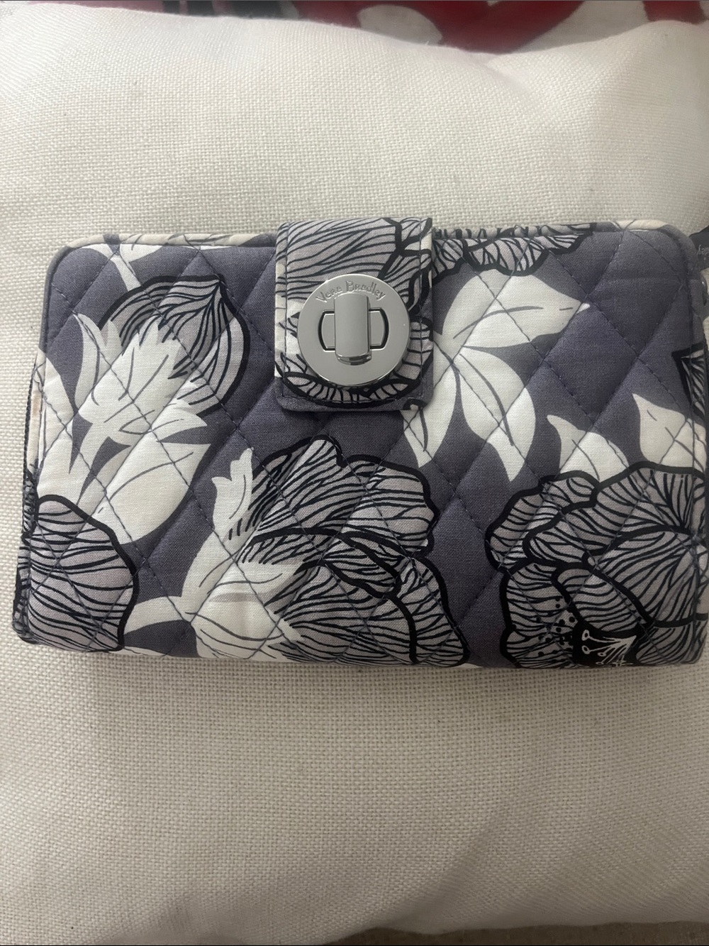 Vera Bradley Gray White Quilted Floral Wallet Turn-Lock multiple card slots etc